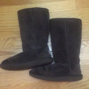 Tall brown uggs